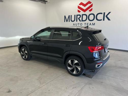 Deep Black Pearl 2024 Volkswagen Taos 1.5T SE