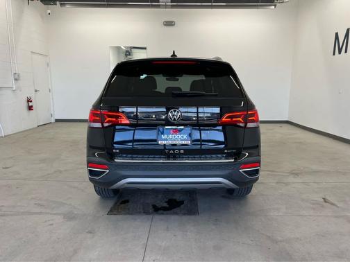 Deep Black Pearl 2024 Volkswagen Taos 1.5T SE