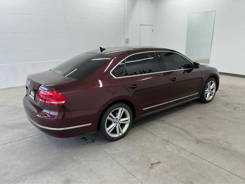 Opera Red Metallic 2014 Volkswagen Passat 2.0L TDI DSG SE w/Sunroof