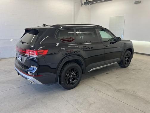 deep black pearl 2026 Volkswagen Atlas Peak Edition
