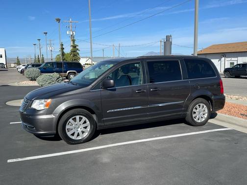 2016 Chrysler Town & Country Touring