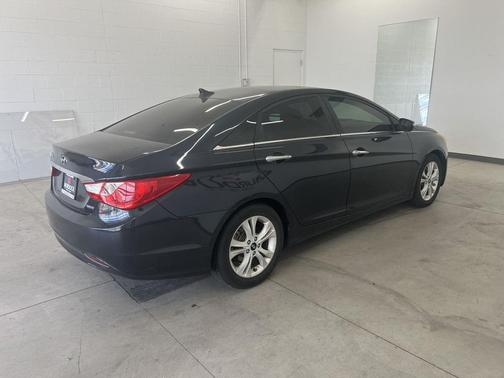 Pacific Blue Pearl 2011 Hyundai SONATA Limited