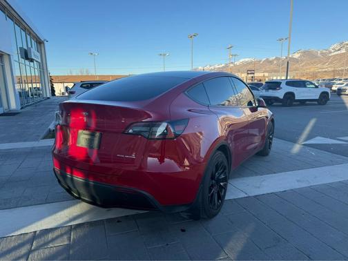 2022 Tesla Model Y Long Range Dual Motor All-Wheel Drive
