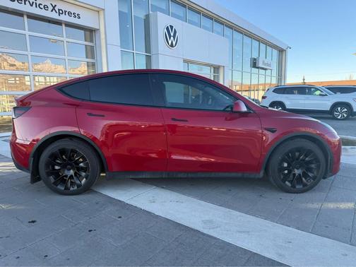 2022 Tesla Model Y Long Range Dual Motor All-Wheel Drive