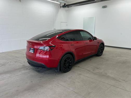 2022 Tesla Model Y Long Range Dual Motor All-Wheel Drive