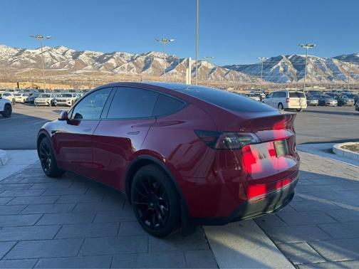 2022 Tesla Model Y Long Range Dual Motor All-Wheel Drive