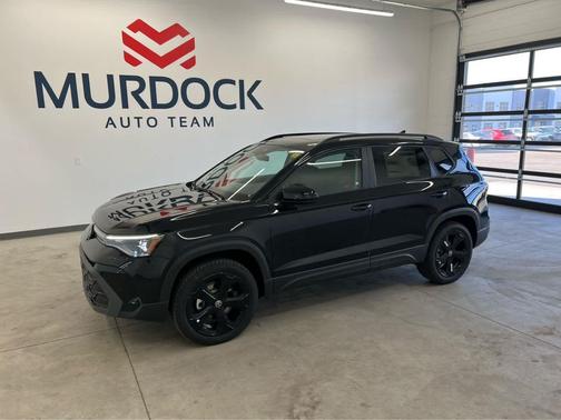 Deep Black Pearl 2026 Volkswagen Taos SE Black