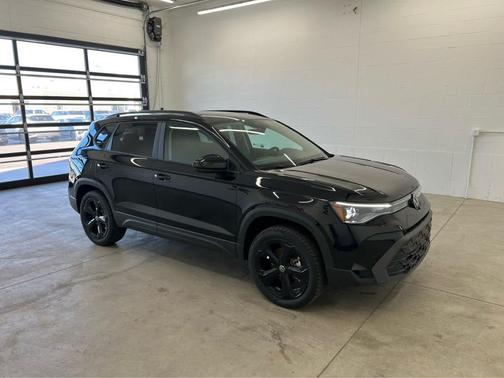 2026 Volkswagen Taos SE Black