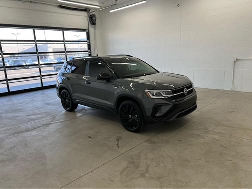 2024 Volkswagen Taos 1.5T SE Black