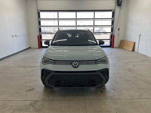 2025 Volkswagen Taos 1.5T SE Black