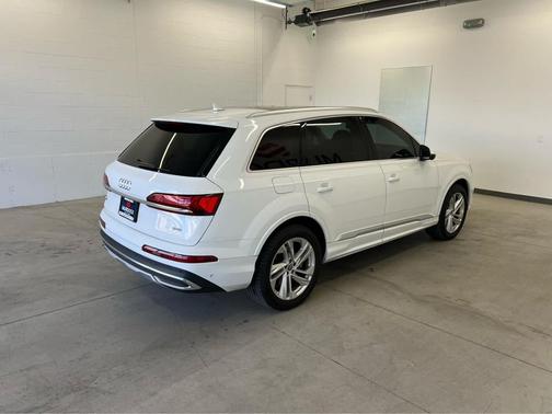2020 Audi Q7 55 Premium Plus