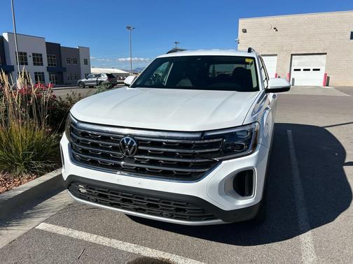 2024 Volkswagen Atlas 2.0T SE w/Technology 4MOTION