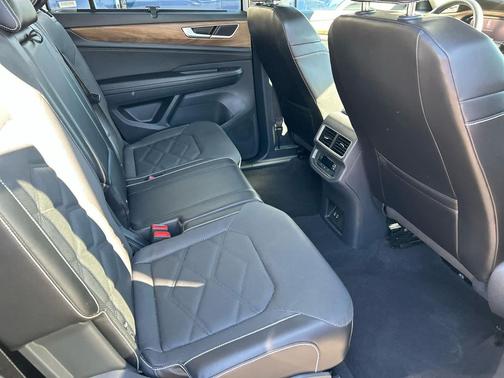 2024 Volkswagen Atlas 2.0T SE w/Technology 4MOTION