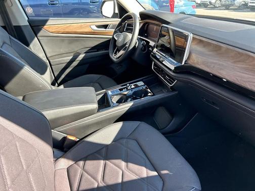 2024 Volkswagen Atlas 2.0T SE w/Technology 4MOTION
