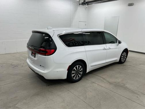 2022 Chrysler Pacifica Hybrid Limited