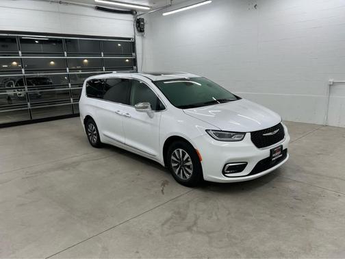 2022 Chrysler Pacifica Hybrid Limited