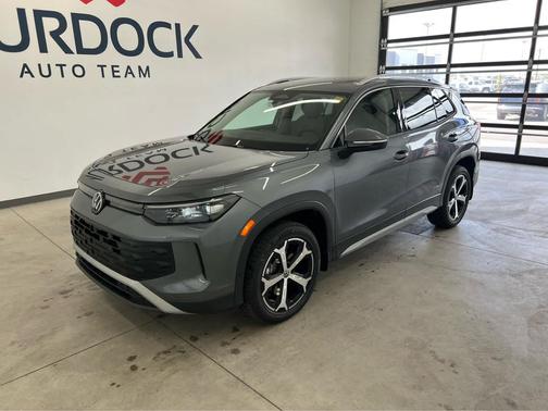 Platinum Gray Metallic 2026 Volkswagen Tiguan 2.0T SE