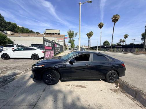 Phantom Black 2022 Hyundai ELANTRA SEL