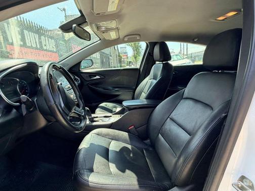 Summit White 2018 Chevrolet Malibu LT