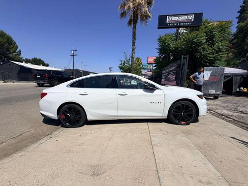 Summit White 2018 Chevrolet Malibu LT