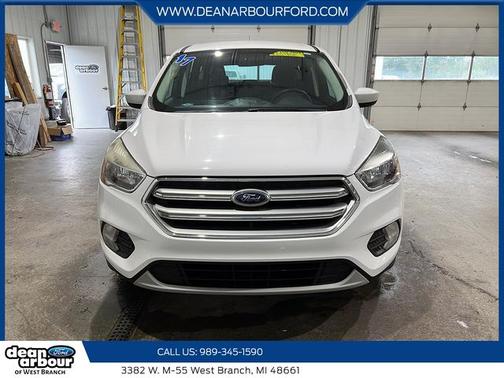 OXFORD WHITE 2017 Ford Escape SE