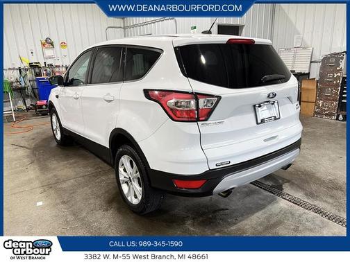OXFORD WHITE 2017 Ford Escape SE