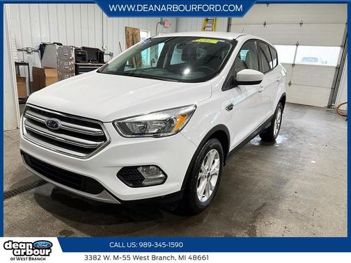 OXFORD WHITE 2017 Ford Escape SE