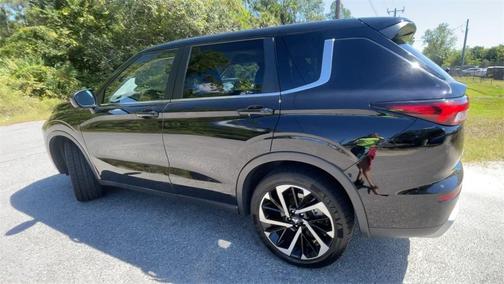 2023 Mitsubishi Outlander SE