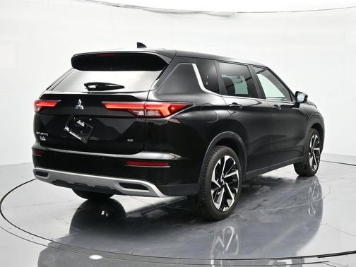 2023 Mitsubishi Outlander SE