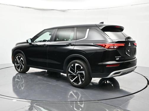 2023 Mitsubishi Outlander SE