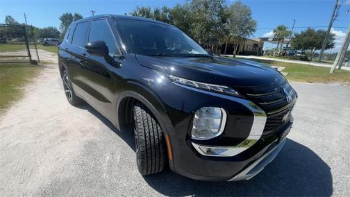 2023 Mitsubishi Outlander SE