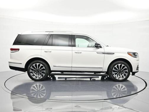 Pristine White 2024 Lincoln Navigator Reserve