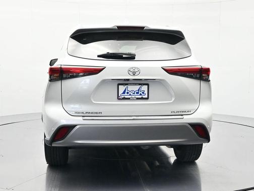 Pearl 2022 Toyota Highlander Platinum