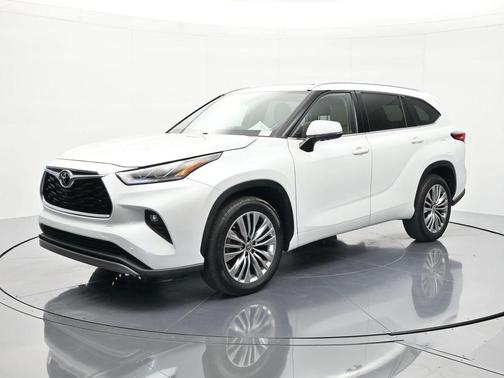 Pearl 2022 Toyota Highlander Platinum