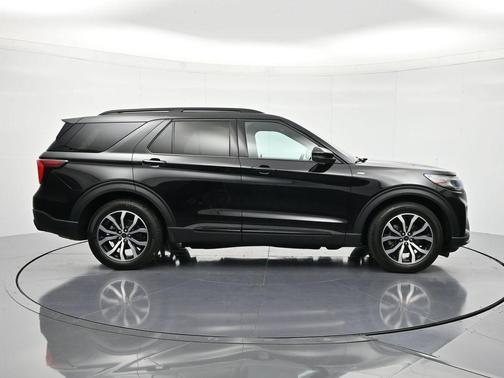 Black Metallic 2025 Ford Explorer ST-Line
