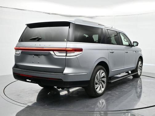 2023 Lincoln Navigator L Reserve