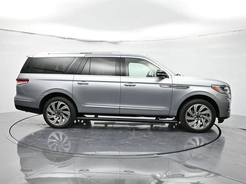 2023 Lincoln Navigator L Reserve