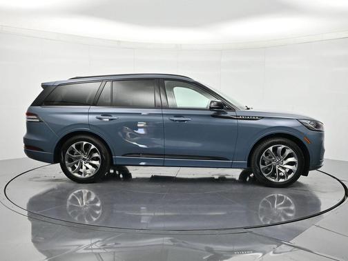 Whisper White 2026 Lincoln Aviator Premiere