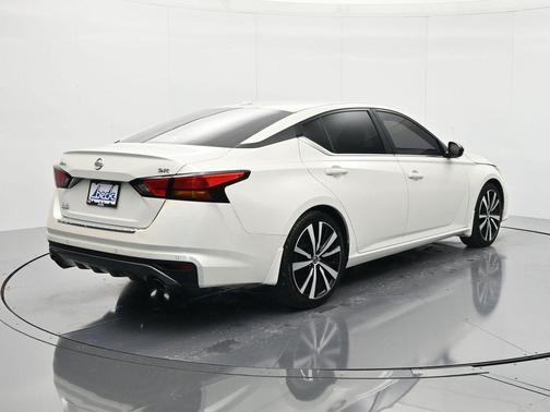 White 2022 Nissan Altima 2.5 SR