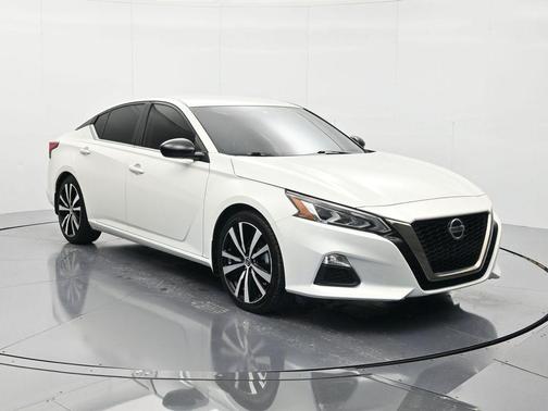White 2022 Nissan Altima 2.5 SR