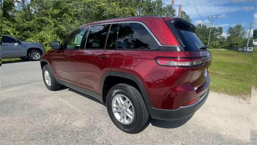 2022 Jeep Grand Cherokee Laredo