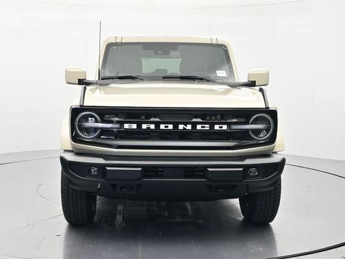 Desert Sand 2026 Ford Bronco Outer Banks