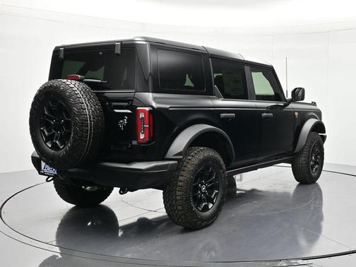 Shadow Black 2026 Ford Bronco Badlands