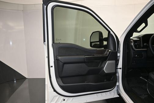 White Metallic 2026 Ford F-350 Platinum