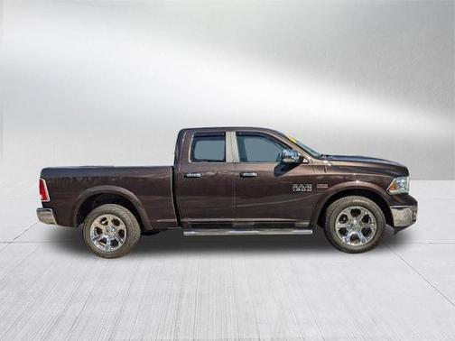 Photo 2 of 28 of 2017 RAM 1500 Laramie