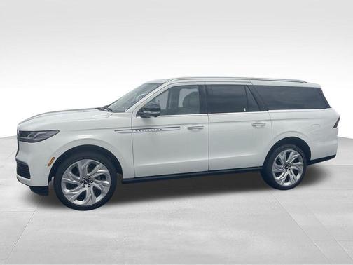 Pristine White 2025 Lincoln Navigator L Reserve