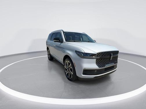 Crystal White Metallic 2026 Lincoln Navigator Reserve