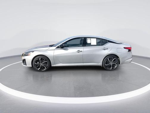 Brilliant Silver Metallic 2024 Nissan Altima 2.5 SR