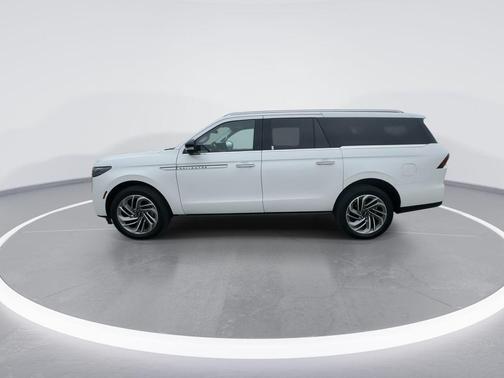 Pristine White 2025 Lincoln Navigator L Reserve