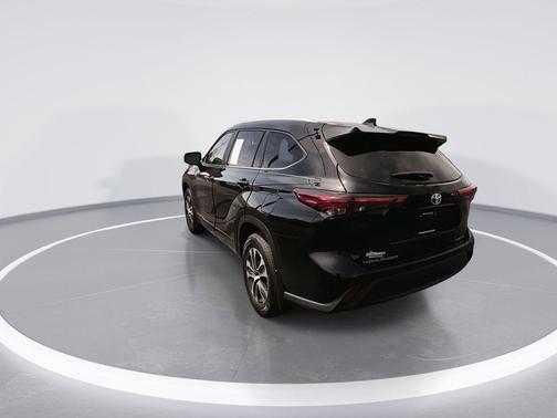 Midnight Black Metallic 2023 Toyota Highlander XLE